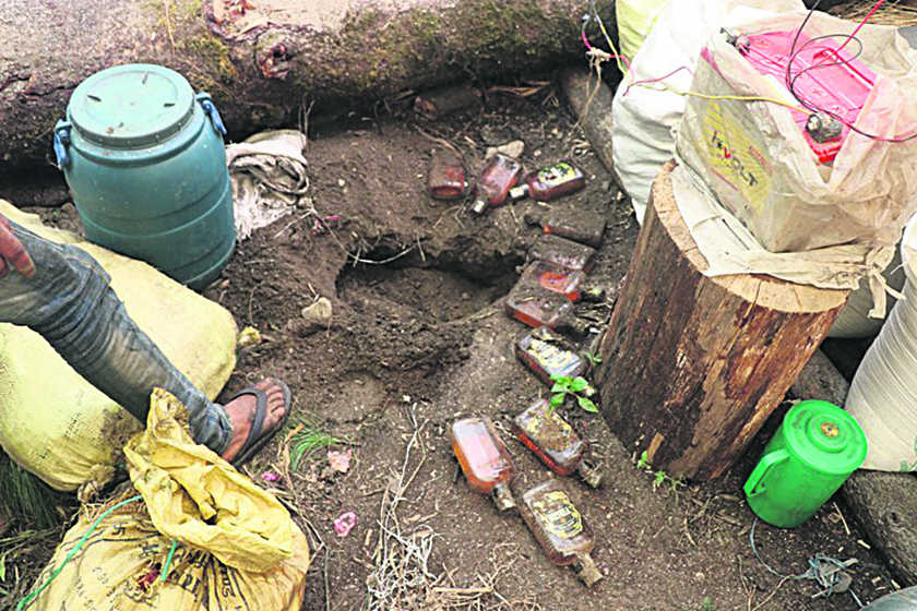 १५ वटा मदिरा बनाउने मेसिनसहित १४ जना पक्राउ