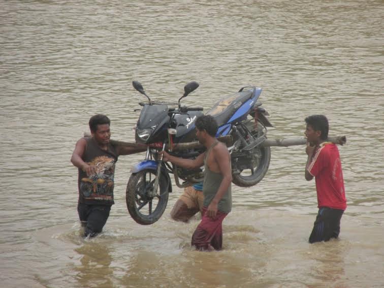 उदयपुरमा डेढ दर्जन घर पहिरोले भत्कायो, सयौं घर जोखिममा