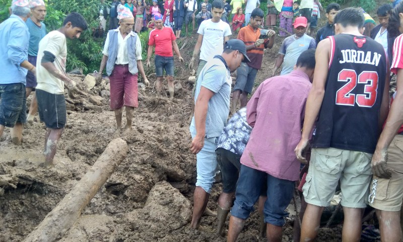 पर्वतमा पहिरोले घर पुरिँदा एक जना बेपत्ता