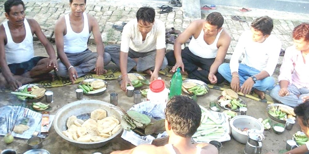 जहाँ महिलाले तीज मनाउँदैनन्, पुरुष व्रत बस्छन्