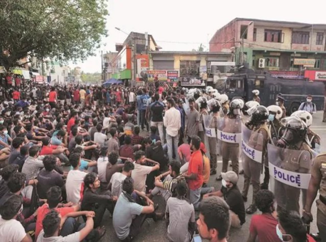 श्रीलंकामा 'गाले फेस' प्रदर्शनमा सामेल भएको आरोपमा प्रहरी हवल्दार पक्राउ परेका छन्