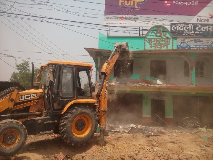 अतिक्रमित संरचना हटाउने क्रममा घर मालिकको मृत्यु