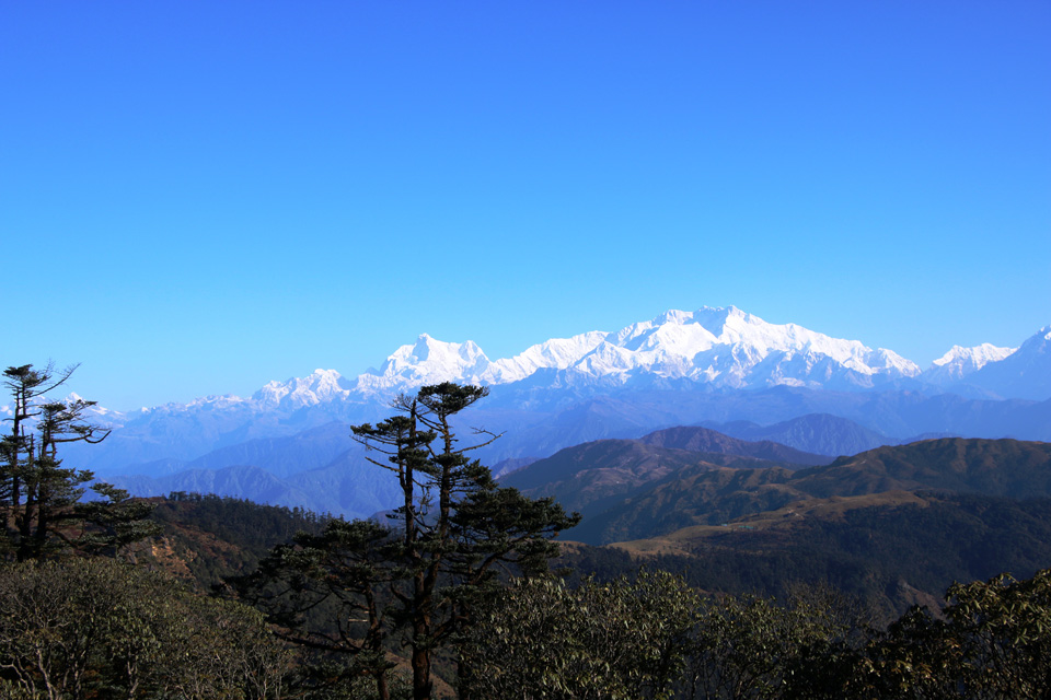 एसएसबीको ज्यादती,  सन्दकपुर डाँडामा जान र तस्बिर खिच्न निषेध