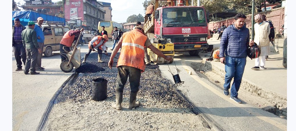 एक्सनमा प्रधानमन्त्री, सडकको खाल्डाखुल्डी पुर्न थालियो