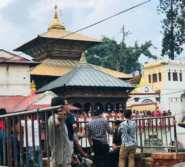 प्रधानमन्त्रीको स्वास्थ्यलाभको कामना सहित पशुपतिनाथ मन्दिरमा बिषेश पूजा