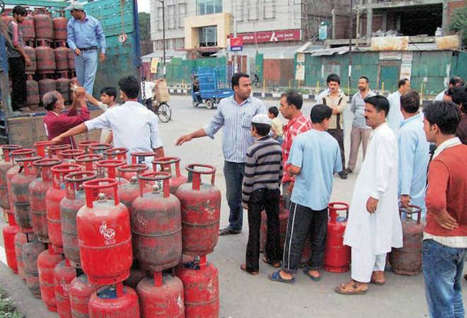 नयाँ सिलिण्डर बिक्री नगर्न आग्रह