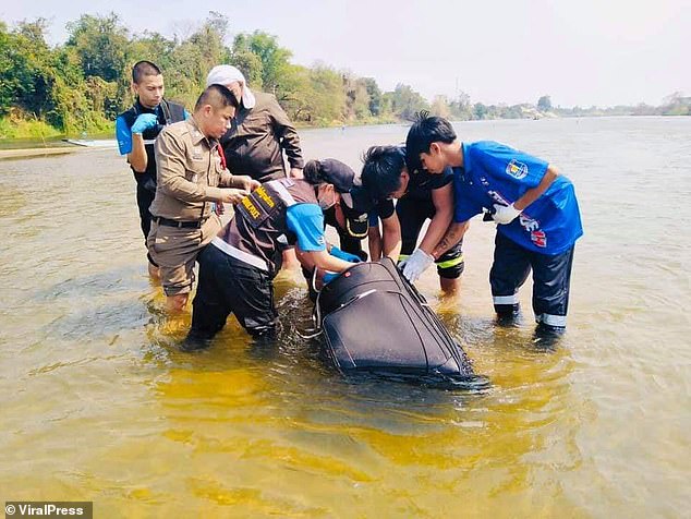 चिनियाँ दम्पतिलाई जिउँदै सुटकेसमा राखेर नदीमा फालियो